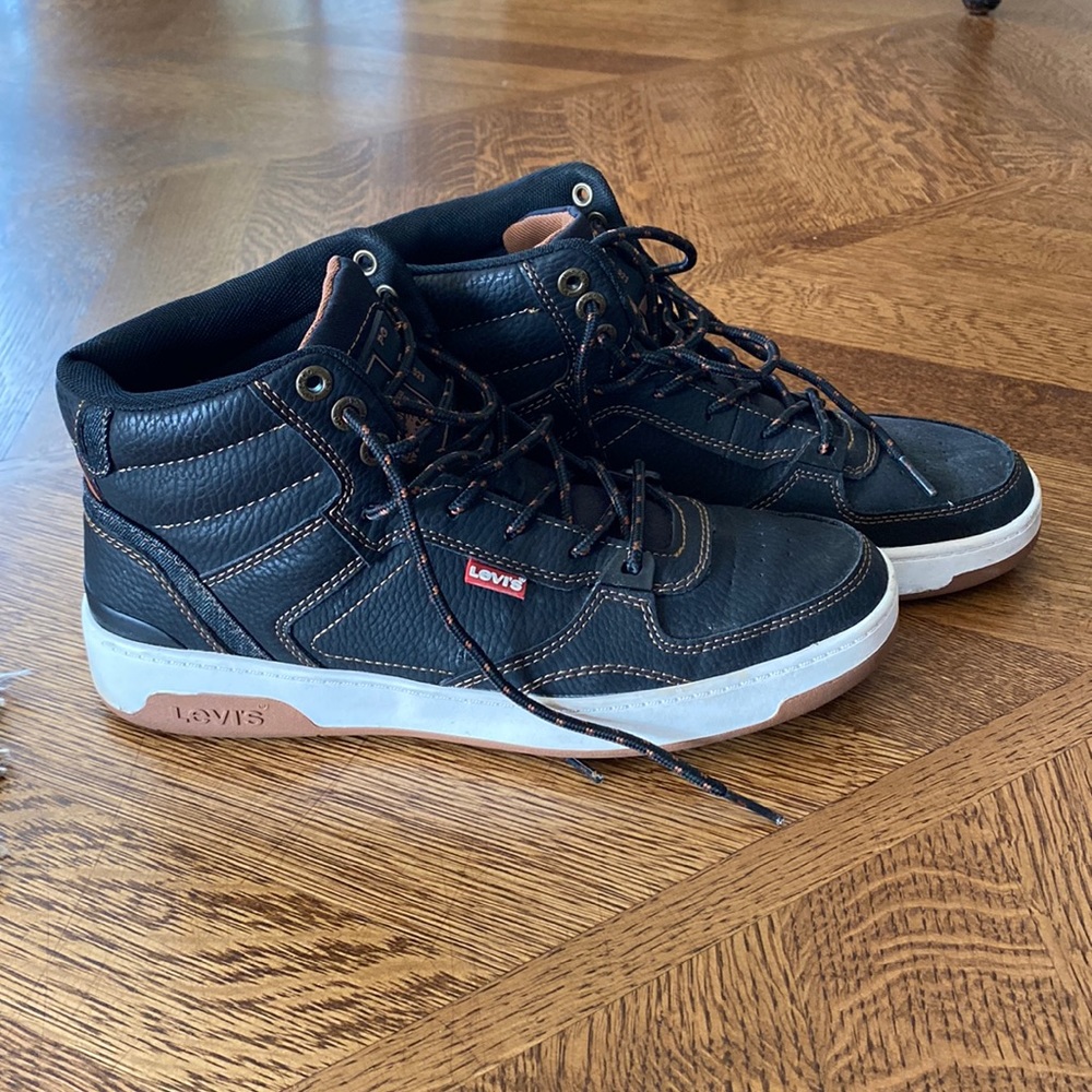 Men’s Levi HighTops 9.5